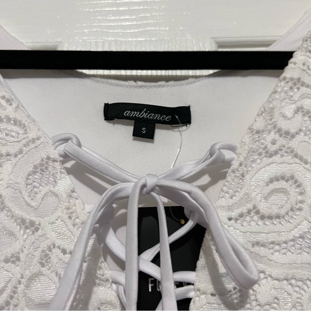 π *NEW*β Forever 21 - Womans Lace Romper - Picture 4 of 9